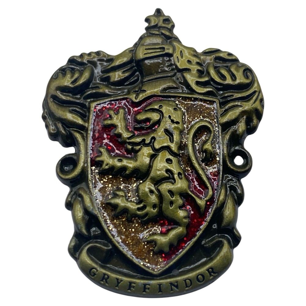 WIZARDING WORLD OF Harry Potter GRYFFINDOR badge Enamel Pin UNIVERSAL ORLANDO
